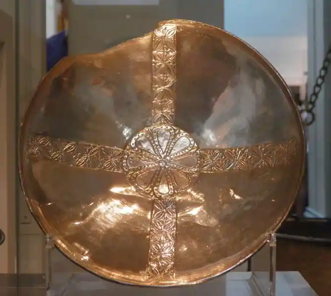A cross with solar disc on a bowl